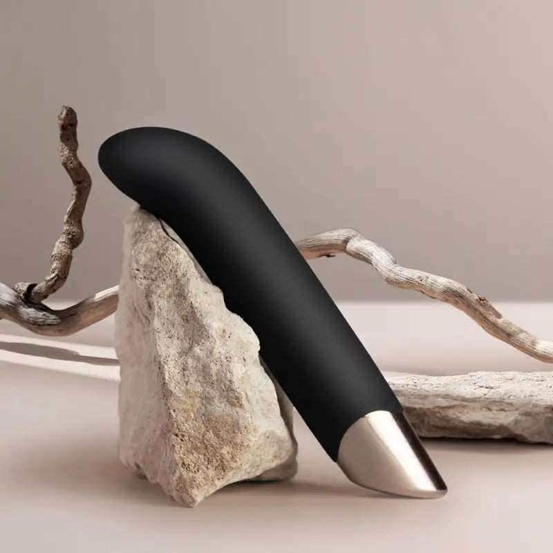 Experience Bliss with the Chaiamo G-Spot Vibrator’s Ergonomic Angled Design